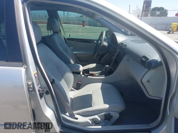 ✅ 2001 Mercedes-Benz C 230/260/280/320 • VIN: WDBRF61J91F068679 • Lot: 42620453. Wystawiony na IAAI z przebiegiem 183 522 mil. Bezpłatny archiwum sprzedaży aukcyjnych z USA i szczegółowy raport historii pojazdu na DreamBid. Zdjęcie 5.