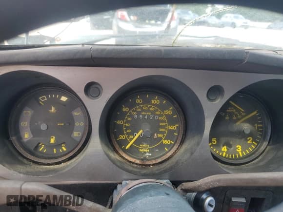 ✅ 1984 Porsche 944 • VIN: WP0AA0940EN458560 • Lot: 59191935. Wystawiony na Copart z przebiegiem 85 420 mil. Bezpłatny archiwum sprzedaży aukcyjnych z USA i szczegółowy raport historii pojazdu na DreamBid. Zdjęcie 9.