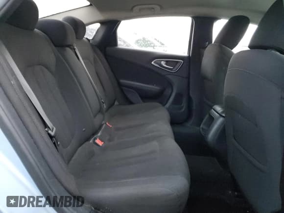 ✅ 2015 Chrysler 200 Limited • VIN: 1C3CCCAB1FN693540 • Лот: 92166695. Опубликован ранее на Copart с пробегом 171 302 миль. Бесплатный доступ к архиву аукционных продаж из США и подробный отчёт об истории автомобиля на DreamBid. Изображение 10.