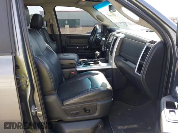 ✅ 2009 Dodge 1500 Laramie • VIN: 1D3HV13T79S824506 • Lot: 42373519. Wystawiony na IAAI z przebiegiem 305 976 mil. Bezpłatny archiwum sprzedaży aukcyjnych z USA i szczegółowy raport historii pojazdu na DreamBid. Zdjęcie 5.