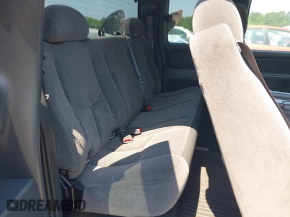 2006 Chevrolet Silverado 1500 LT2 z VIN 2GCEC19T661143998, wystawiony jako IAAI lot #42574878 z przebiegiem 229 675 mil mil oraz . Historia ofert i sprzedaży dostępna na DreamBid. Obrazek 8.