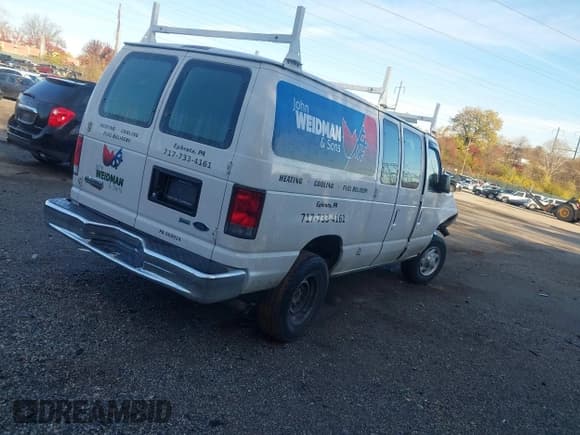 ✅ 2014 Ford Econoline Cargo Commercial • VIN: 1FTNE2EWXEDA69326 • Lot: 43748593. Wystawiony na IAAI z przebiegiem 139 521 mil. Bezpłatny archiwum sprzedaży aukcyjnych z USA i szczegółowy raport historii pojazdu na DreamBid. Zdjęcie 4.