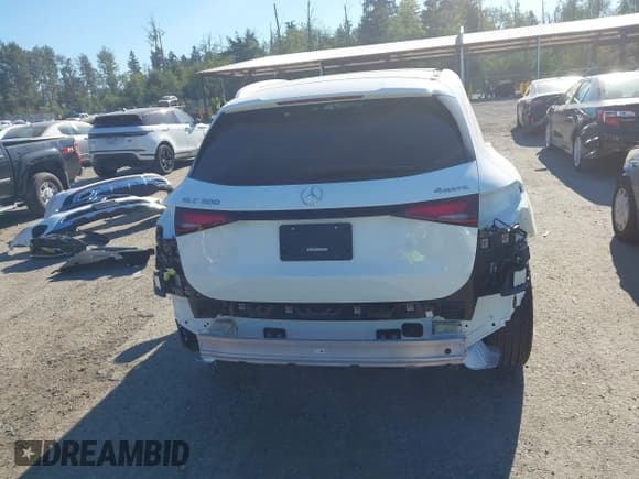 ✅ 2025 Mercedes-Benz GLC 300 • VIN: W1NKM4HB6SF345438 • Lot: 42950970. Wystawiony na IAAI z przebiegiem 923 mil. Bezpłatny archiwum sprzedaży aukcyjnych z USA i szczegółowy raport historii pojazdu na DreamBid. Zdjęcie 17.