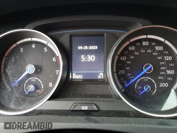 ✅ 2017 Volkswagen Golf R • VIN: WVWVF7AU9HW160787 • Lot: 69011853. Wystawiony na Copart z przebiegiem 69 222 mil. Bezpłatny archiwum sprzedaży aukcyjnych z USA i szczegółowy raport historii pojazdu na DreamBid. Zdjęcie 9.