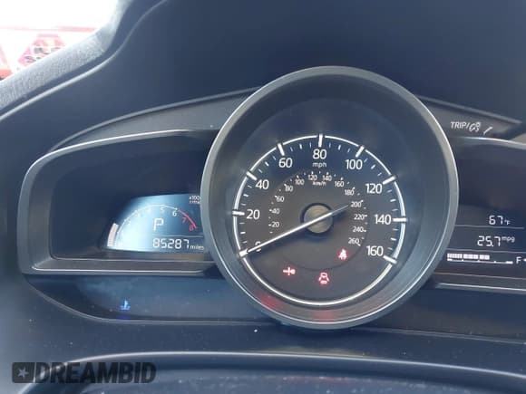 ✅ 2018 Mazda 3 Touring • VIN: 3MZBN1L38JM196030 • Lot: 43612362. Wystawiony na IAAI z przebiegiem 85 287 mil. Bezpłatny archiwum sprzedaży aukcyjnych z USA i szczegółowy raport historii pojazdu na DreamBid. Zdjęcie 7.