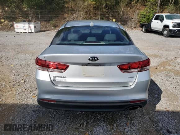 ✅ 2016 Kia Optima LX Turbo • VIN: 5XXGT4L15GG010775 • Lot: 85342985. Wystawiony na Copart z przebiegiem 211 586 mil. Bezpłatny archiwum sprzedaży aukcyjnych z USA i szczegółowy raport historii pojazdu na DreamBid. Zdjęcie 6.