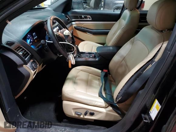 ✅ 2017 Ford Explorer XLT • VIN: 1FM5K8D87HGA56918 • Lot: 92385365. Wystawiony na Copart z przebiegiem 99 787 mil. Bezpłatny archiwum sprzedaży aukcyjnych z USA i szczegółowy raport historii pojazdu na DreamBid. Zdjęcie 7.