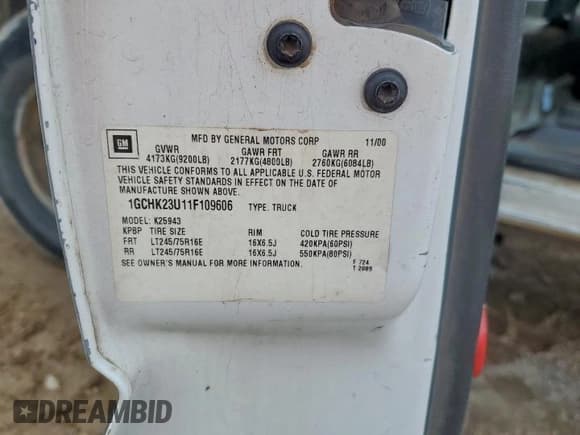 ✅ 2001 Chevrolet Silverado 2500HD LS • VIN: 1GCHK23U11F109606 • Lot: 66388275. Wystawiony na Copart z przebiegiem 189 342 mil. Bezpłatny archiwum sprzedaży aukcyjnych z USA i szczegółowy raport historii pojazdu na DreamBid. Zdjęcie 12.