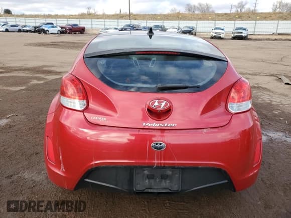 ✅ 2015 Hyundai Veloster • VIN: KMHTC6AD4FU233689 • Lot: 82494724. Wystawiony na Copart z przebiegiem 104 522 mil. Bezpłatny archiwum sprzedaży aukcyjnych z USA i szczegółowy raport historii pojazdu na DreamBid. Zdjęcie 6.