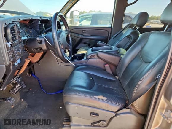 ✅ 2004 Chevrolet Silverado 2500HD LS • VIN: 1GCHK23124F125369 • Lot: 86151445. Wystawiony na Copart z przebiegiem 162 473 mil. Bezpłatny archiwum sprzedaży aukcyjnych z USA i szczegółowy raport historii pojazdu na DreamBid. Zdjęcie 7.