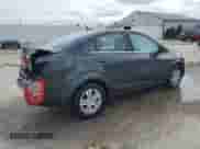 2014 Chevrolet Sonic LT z VIN 1G1JC5SHXE4200758, wystawiony jako Copart lot #65268585 z przebiegiem 136 698 mil mil oraz Nie do naprawy • Non repairable. Historia ofert i sprzedaży dostępna na DreamBid. Obrazek 3.