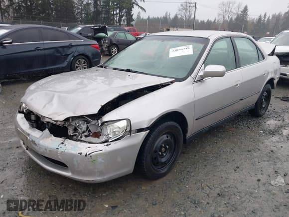 ✅ 1998 Honda Accord LX • VIN: 1HGCG5645WA033628 • Лот: 43864348. Опубликован ранее на IAAI с пробегом 226 932 миль. Бесплатный доступ к архиву аукционных продаж из США и подробный отчёт об истории автомобиля на DreamBid. Изображение 2.