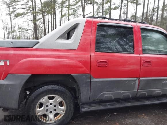 ✅ 2003 Chevrolet Avalanche • VIN: 3GNEK13T43G134433 • Lot: 43893517. Listed on IAAI with 293,692 mi. Free auction sales archive from the USA and detailed vehicle history report at DreamBid. Image 14.