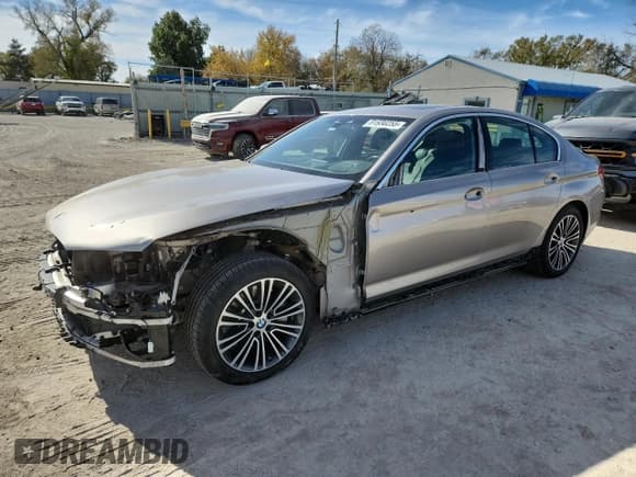 ✅ 2017 BMW 5 Series 540i xDrive • VIN: WBAJE7C35HG891004 • Лот: 91930255. Опубликован ранее на Copart с пробегом 81 139 миль. Бесплатный доступ к архиву аукционных продаж из США и подробный отчёт об истории автомобиля на DreamBid. Изображение 1.