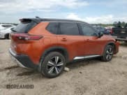 ✅ 2022 Nissan Rogue Platinum • VIN: JN8BT3DC1NW117231 • Lot: 49892985. Wystawiony na Copart z przebiegiem 70 185 mil. Bezpłatny archiwum sprzedaży aukcyjnych z USA i szczegółowy raport historii pojazdu na DreamBid. Zdjęcie 3.