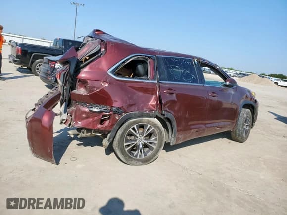 ✅ 2018 Toyota Highlander LE • VIN: 5TDZZRFHXJS260189 • Лот: 69824505. Опубликован ранее на Copart с пробегом Не указан. Бесплатный доступ к архиву аукционных продаж из США и подробный отчёт об истории автомобиля на DreamBid. Изображение 3.