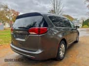 ✅ 2019 Chrysler Pacifica Touring L • VIN: 2C4RC1BG2KR651461 • Lot: 94815105. Wystawiony na Copart z przebiegiem 234 607 mil. Bezpłatny archiwum sprzedaży aukcyjnych z USA i szczegółowy raport historii pojazdu na DreamBid. Zdjęcie 4.