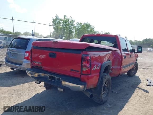 ✅ 2006 Chevrolet Silverado 2500HD LT3 • VIN: 1GCHK232X6F105320 • Лот: 42896488. Опубликован ранее на IAAI с пробегом Не указан. Бесплатный доступ к архиву аукционных продаж из США и подробный отчёт об истории автомобиля на DreamBid. Изображение 4.