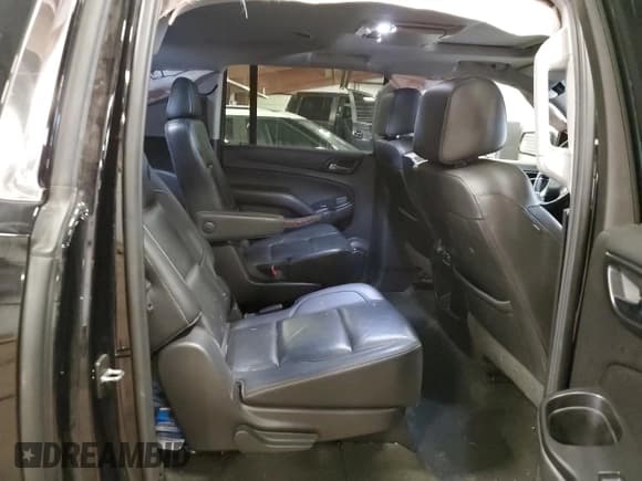 ✅ 2017 Chevrolet Suburban Premier • VIN: 1GNSKJKC0HR307795 • Lot: 89432225. Wystawiony na Copart z przebiegiem 132 887 mil. Bezpłatny archiwum sprzedaży aukcyjnych z USA i szczegółowy raport historii pojazdu na DreamBid. Zdjęcie 11.