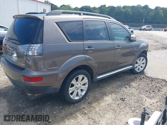 ✅ 2012 Mitsubishi Outlander SE • VIN: JA4AS3AW1CU002897 • Lot: 43079466. Wystawiony na IAAI z przebiegiem 221 765 mil. Bezpłatny archiwum sprzedaży aukcyjnych z USA i szczegółowy raport historii pojazdu na DreamBid. Zdjęcie 4.