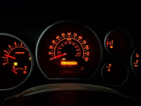 ✅ 2011 Toyota Tundra • VIN: 5TFUW5F16BX202672 • Lot: 90545045. Wystawiony na Copart z przebiegiem 250 445 mil. Bezpłatny archiwum sprzedaży aukcyjnych z USA i szczegółowy raport historii pojazdu na DreamBid. Zdjęcie 9.