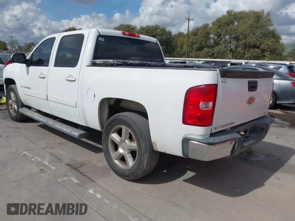 ✅ 2008 Chevrolet Silverado 1500 1LT • VIN: 3GCEC13J98G295808 • Lot: 43534433. Wystawiony na IAAI z przebiegiem 285 031 mil. Bezpłatny archiwum sprzedaży aukcyjnych z USA i szczegółowy raport historii pojazdu na DreamBid. Zdjęcie 3.