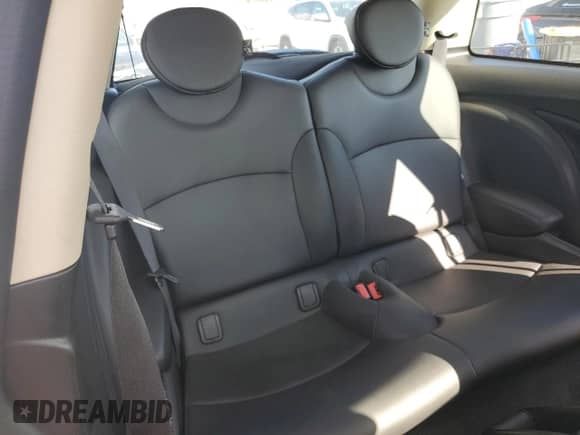 2012 MINI Hardtop с VIN WMWSU3C5XCT369762, выставлен на аукционе Copart как лот 84535095 с пробегом 59 935 миль миль и Списание • Salvage title. История ставок и продаж доступна на DreamBid. Изображение 10.