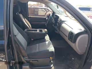 2009 Chevrolet Silverado 1500 LS z VIN 1GCEC19C59Z255171, wystawiony jako IAAI lot #43317229 z przebiegiem 193 977 mil mil oraz . Historia ofert i sprzedaży dostępna na DreamBid. Obrazek 5.