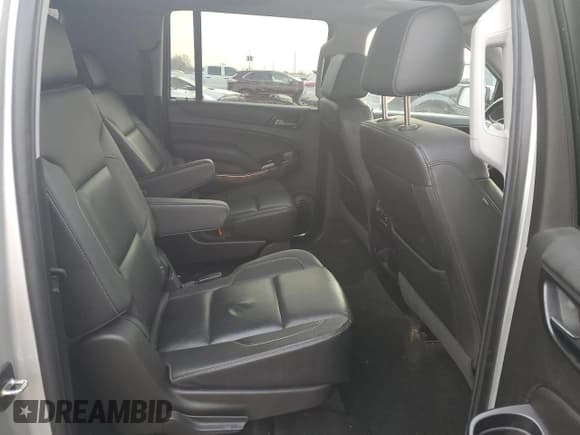 ✅ 2018 Chevrolet Suburban Premier • VIN: 1GNSKJKC3JR152875 • Lot: 77623194. Wystawiony na Copart z przebiegiem 167 335 mil. Bezpłatny archiwum sprzedaży aukcyjnych z USA i szczegółowy raport historii pojazdu na DreamBid. Zdjęcie 11.