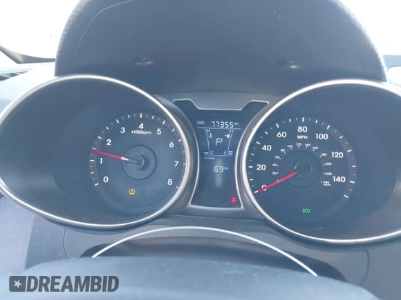 ✅ 2014 Hyundai Veloster • VIN: KMHTC6AD6EU204015 • Lot: 41318917. Wystawiony na IAAI z przebiegiem 77 355 mil. Bezpłatny archiwum sprzedaży aukcyjnych z USA i szczegółowy raport historii pojazdu na DreamBid. Zdjęcie 7.