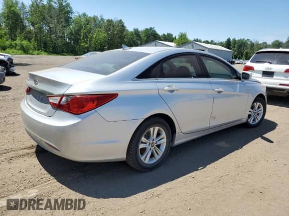2013 Hyundai Sonata GLS z VIN 5NPEB4AC5DH725716, wystawiony jako Copart lot #61455695 z przebiegiem Nie podano mil oraz Szkoda całkowita • Salvage title. Historia ofert i sprzedaży dostępna na DreamBid. Obrazek 3.
