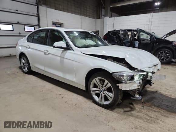 ✅ 2018 BMW 3 Series 330i xDrive • VIN: WBA8D9C53JEM34305 • Лот: 87360505. Опубликован ранее на Copart с пробегом 95 617 миль. Бесплатный доступ к архиву аукционных продаж из США и подробный отчёт об истории автомобиля на DreamBid. Изображение 4.
