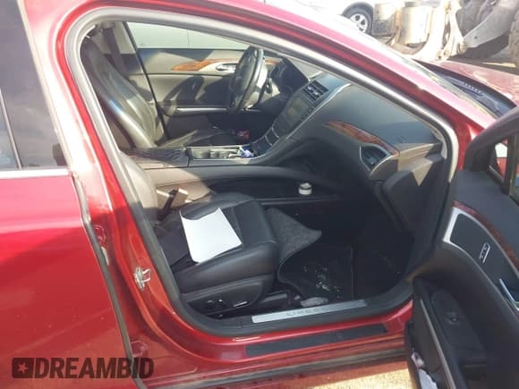 ✅ 2013 Lincoln MKZ • VIN: 3LN6L2JKXDR810332 • Lot: 43212741. Listed on IAAI with 136,696 mi. Free auction sales archive from the USA and detailed vehicle history report at DreamBid. Image 5.