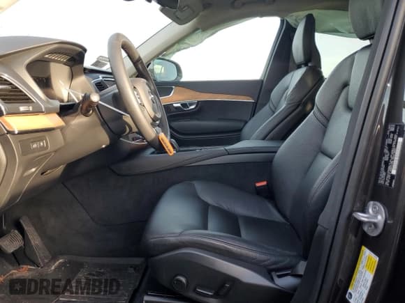 ✅ 2023 Volvo XC90 • VIN: YV4H60CV3P1923504 • Lot: 39598954. Wystawiony na Copart z przebiegiem 4 177 mil. Bezpłatny archiwum sprzedaży aukcyjnych z USA i szczegółowy raport historii pojazdu na DreamBid. Zdjęcie 7.