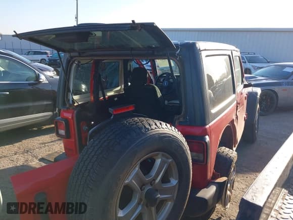 ✅ 2020 Jeep Wrangler Sport S • VIN: 1C4GJXAN4LW154839 • Lot: 41789817. Wystawiony na IAAI z przebiegiem 90 052 mil. Bezpłatny archiwum sprzedaży aukcyjnych z USA i szczegółowy raport historii pojazdu na DreamBid. Zdjęcie 4.