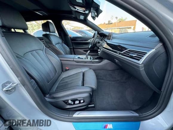 ✅ 2019 BMW 7 Series 740e xDrive • VIN: WBA7J2C54KB246438 • Lot: 41126974. Wystawiony na Copart z przebiegiem 32 986 mil. Bezpłatny archiwum sprzedaży aukcyjnych z USA i szczegółowy raport historii pojazdu na DreamBid. Zdjęcie 5.