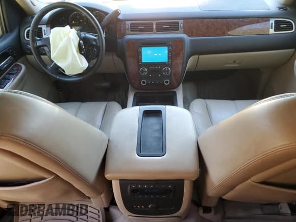 ✅ 2007 Chevrolet Suburban LT • VIN: 1GNFK16307J241189 • Lot: 73986394. Wystawiony na Copart z przebiegiem 198 896 mil. Bezpłatny archiwum sprzedaży aukcyjnych z USA i szczegółowy raport historii pojazdu na DreamBid. Zdjęcie 8.