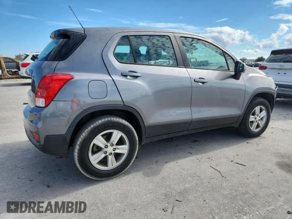 ✅ 2020 Chevrolet Trax LS • VIN: 3GNCJNSB6LL153597 • Lot: 86859355. Listed on Copart with 89,011 mi. Free auction sales archive from the USA and detailed vehicle history report at DreamBid. Image 3.