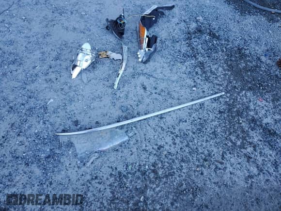 2016 Hyundai Azera Limited with VIN KMHFH4JG3GA559791, listed as a Copart auction lot 83408684 with 87,329 mi miles and Salvage title. Bid and sale history available at DreamBid. Image 12.