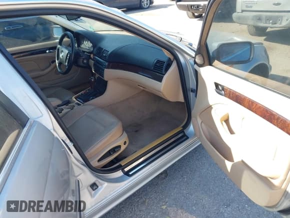 ✅ 2005 BMW 3 Series 330i • VIN: WBAEV53495KM41301 • Lot: 43317323. Listed on IAAI with 187,783 mi. Free auction sales archive from the USA and detailed vehicle history report at DreamBid. Image 5.