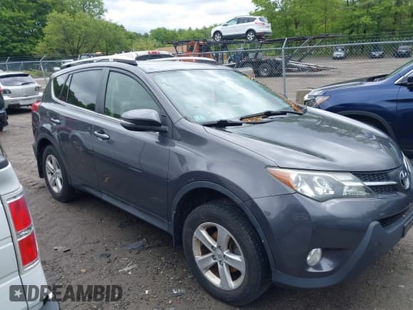 ✅ 2013 Toyota RAV4 XLE • VIN: JTMRFREV2D5002727 • Lot: 42273740. Listed on IAAI with 180,162 mi. Free auction sales archive from the USA and detailed vehicle history report at DreamBid. Image 13.