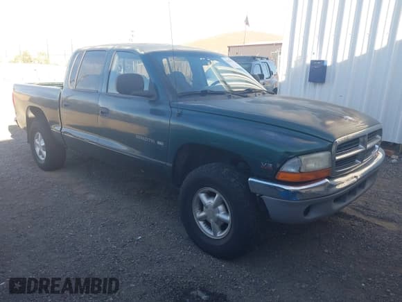 ✅ 2000 Dodge Dakota Sport • VIN: 1B7HG2AZ4YS724393 • Lot: 43645937. Wystawiony na IAAI z przebiegiem 144 705 mil. Bezpłatny archiwum sprzedaży aukcyjnych z USA i szczegółowy raport historii pojazdu na DreamBid. Zdjęcie 1.