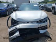 ✅ 2023 Kia EV6 GT-Line • VIN: KNDC4DLC6P5113026 • Lot: 42409836. Wystawiony na IAAI z przebiegiem 17 376 mil. Bezpłatny archiwum sprzedaży aukcyjnych z USA i szczegółowy raport historii pojazdu na DreamBid. Zdjęcie 12.