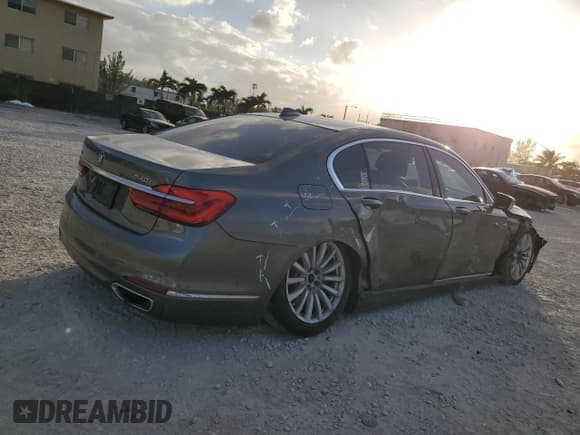 ✅ 2018 BMW 7 Series 740i xDrive • VIN: WBA7E4C51JGV28148 • Лот: 79973164. Опубликован ранее на Copart с пробегом 103 759 миль. Бесплатный доступ к архиву аукционных продаж из США и подробный отчёт об истории автомобиля на DreamBid. Изображение 3.