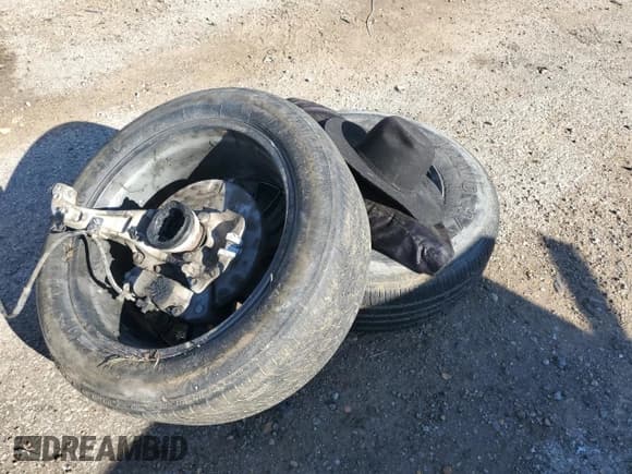 ✅ 2020 Chevrolet Silverado 1500 High Country • VIN: 3GCUYHEL7LG187376 • Lot: 62342924. Wystawiony na Copart z przebiegiem 103 098 mil. Bezpłatny archiwum sprzedaży aukcyjnych z USA i szczegółowy raport historii pojazdu na DreamBid. Zdjęcie 14.