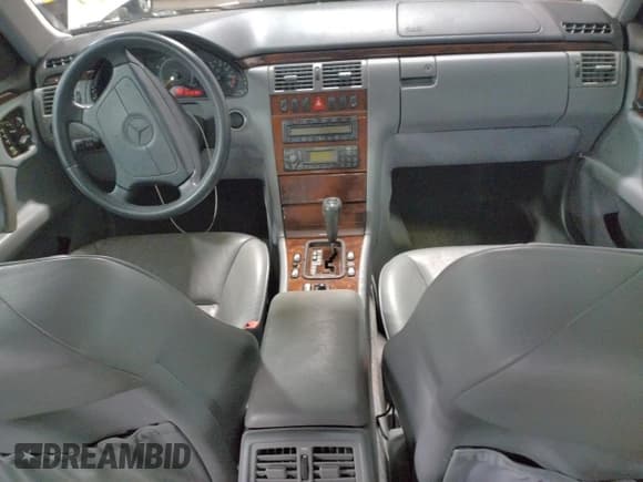 ✅ 1999 Mercedes-Benz E 320 • VIN: WDBJF82H9XX014015 • Лот: 86143734. Опубликован ранее на Copart с пробегом 67 812 миль. Бесплатный доступ к архиву аукционных продаж из США и подробный отчёт об истории автомобиля на DreamBid. Изображение 8.