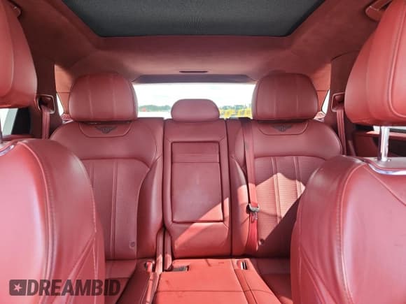 ✅ 2018 Bentley Bentayga Signature • VIN: SJAAC2ZV7JC019555 • Лот: 68401575. Опубликован ранее на Copart с пробегом 50 323 миль. Бесплатный доступ к архиву аукционных продаж из США и подробный отчёт об истории автомобиля на DreamBid. Изображение 10.