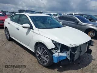 ✅ 2023 Nissan Altima SL • VIN: 1N4BL4EW5PN322625 • Lot: 42450998. Wystawiony na IAAI z przebiegiem 13 449 mil. Bezpłatny archiwum sprzedaży aukcyjnych z USA i szczegółowy raport historii pojazdu na DreamBid. Zdjęcie 1.