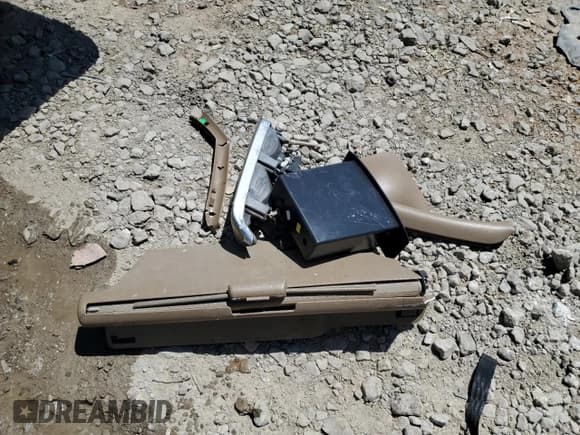 ✅ 1999 Chevrolet Blazer Trailblazer • VIN: 1GNDT13W1X2242994 • Lot: 61009094. Wystawiony na Copart z przebiegiem Nie podano. Bezpłatny archiwum sprzedaży aukcyjnych z USA i szczegółowy raport historii pojazdu na DreamBid. Zdjęcie 13.