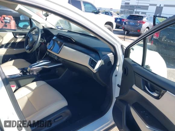 ✅ 2018 Honda Clarity Touring • VIN: JHMZC5F35JC012429 • Lot: 43386636. Wystawiony na IAAI z przebiegiem 77 998 mil. Bezpłatny archiwum sprzedaży aukcyjnych z USA i szczegółowy raport historii pojazdu na DreamBid. Zdjęcie 5.